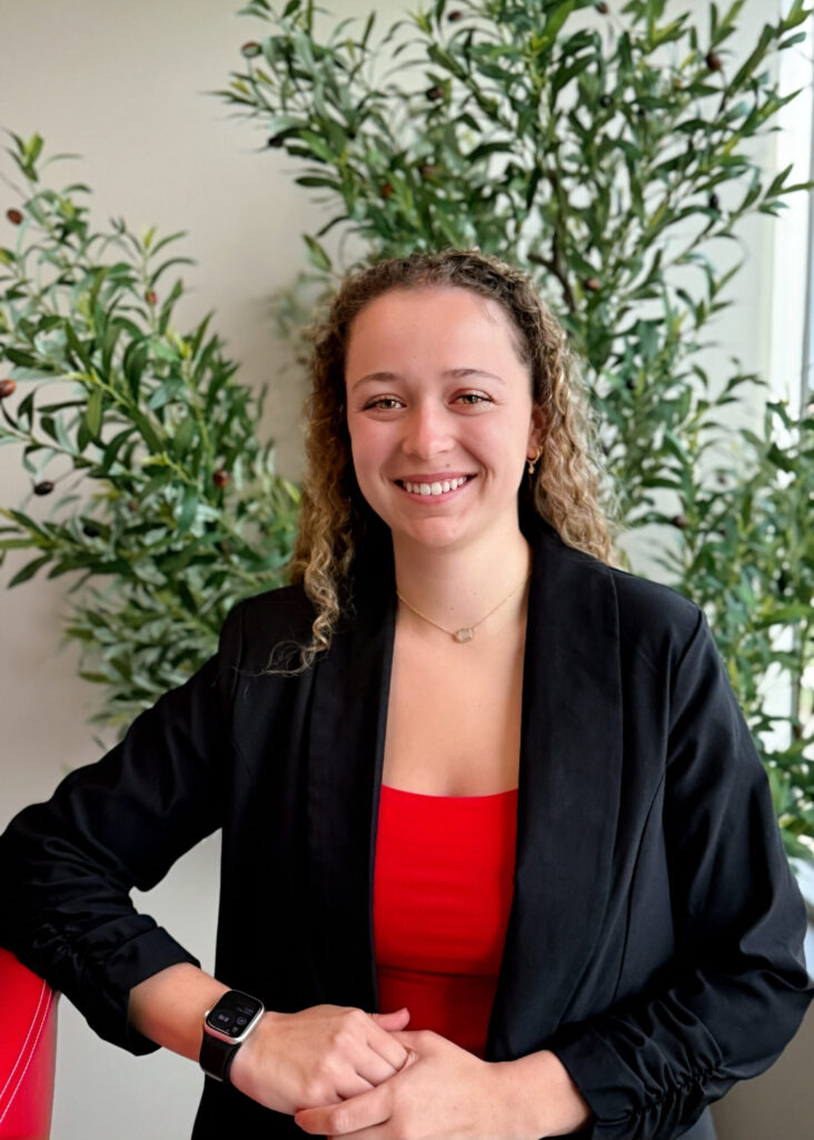 Anna Cramer Headshot